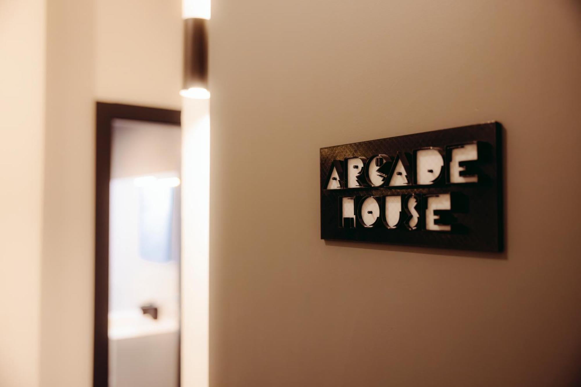 Arcade House Verona Fiera Netflix + Videogame Dış mekan fotoğraf